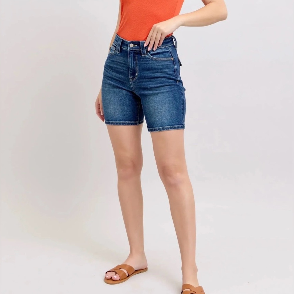 Judy Blue - High-Rise Dark Blue Denim Bermuda Shorts